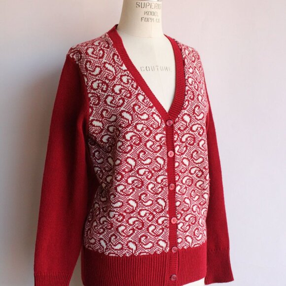Vintage 1970s Cardigan Sweater, Volup Full Fashioned Red and White Paisley, Sz L - Picture 6 of 10